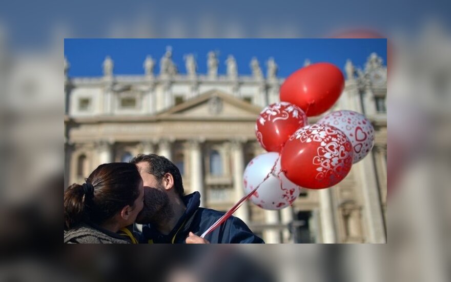 Šv.Valentino diena Vatikane: popiežius susitiko su įsimylėjėlių poromis