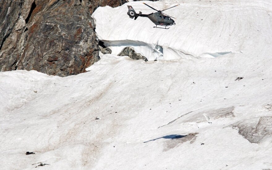 Šveicarijoje rastas negyvas Alpėse nukritusio karo lėktuvo pilotas