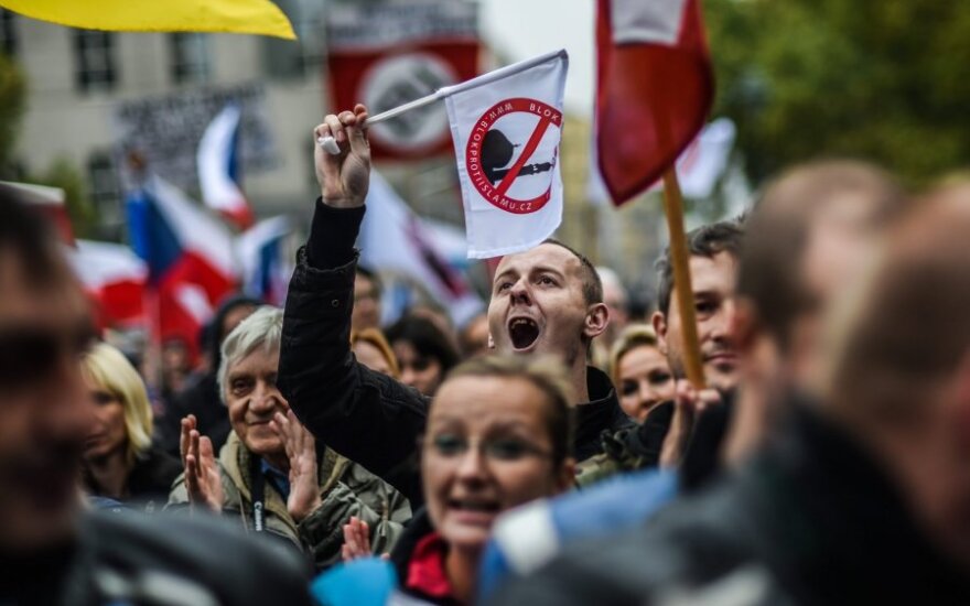 Čekijoje protesto akcijose prieš pabėgėlių priėmimą dalyvavo tūkstančiai žmonių