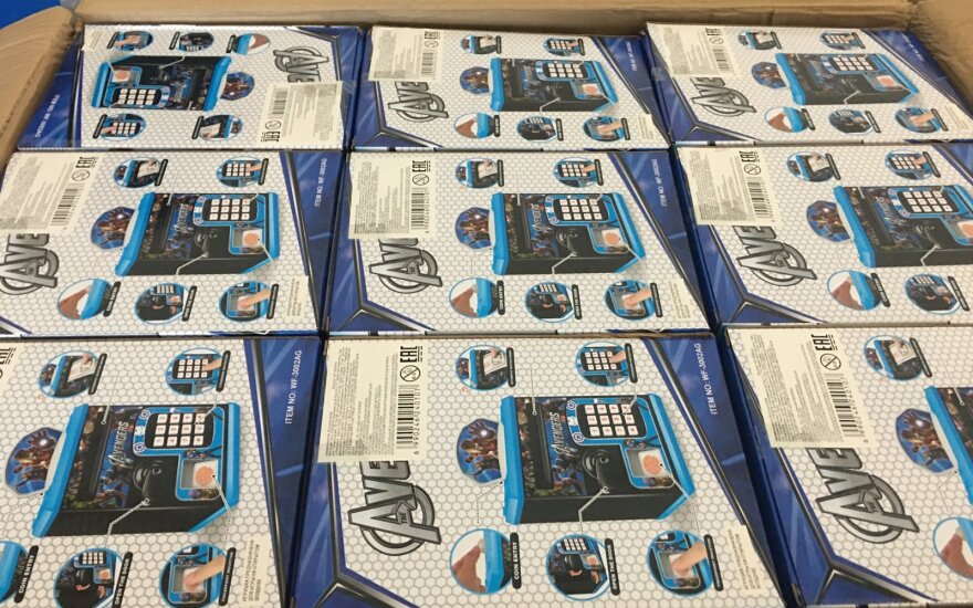 Customs nab shipment of counterfeit toys from China