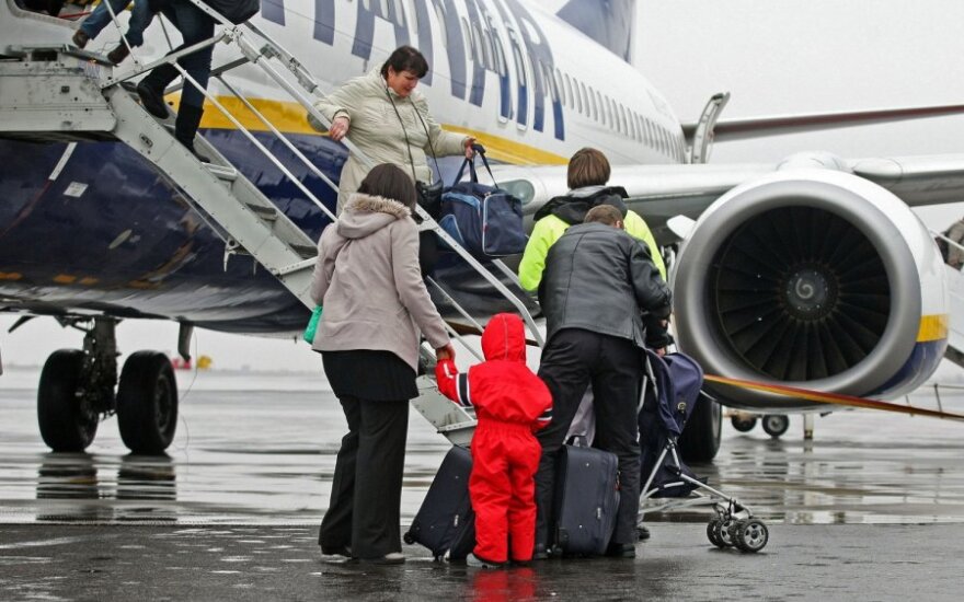Lietuvos oro uostas neišleido namo 17-mečio emigrantės sūnaus: motina sakė pasitikėjusi oficialia informacija