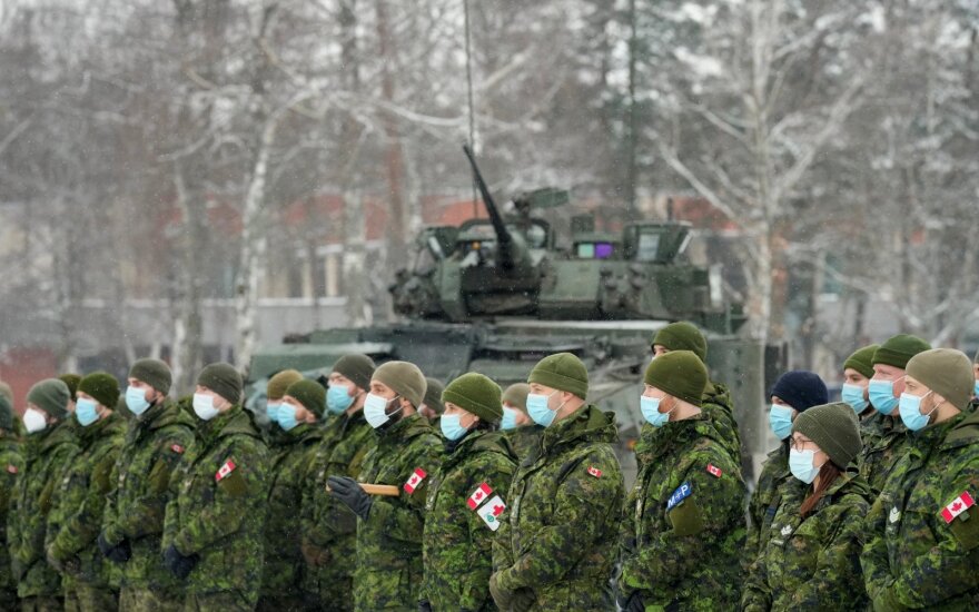 Otava: Kanada svarsto galimybę sustiprinti karinį kontingentą Rytų Europoje