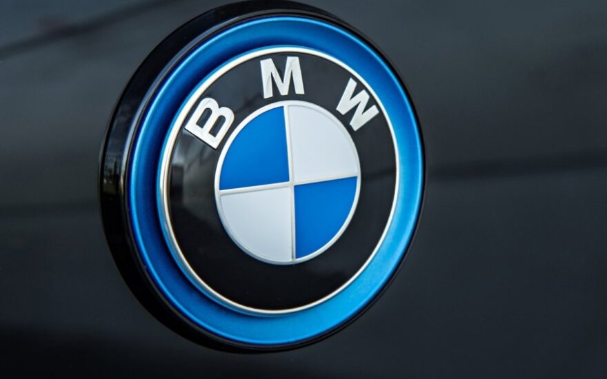 Seimas apsirūpino naujutėliais BMW