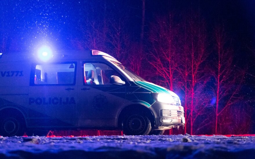 Mirtina avarija: Biržų rajone į medį atsitrenkė automobilis, vairuotojas – žuvo