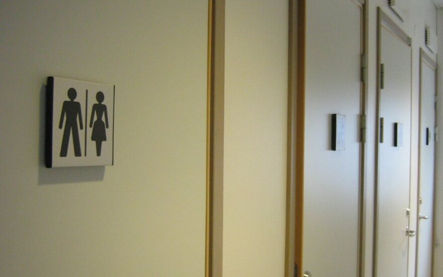 Tėvai pasipiktinę: mokykloje buvo įvesti abiejų lyčių tualetai
