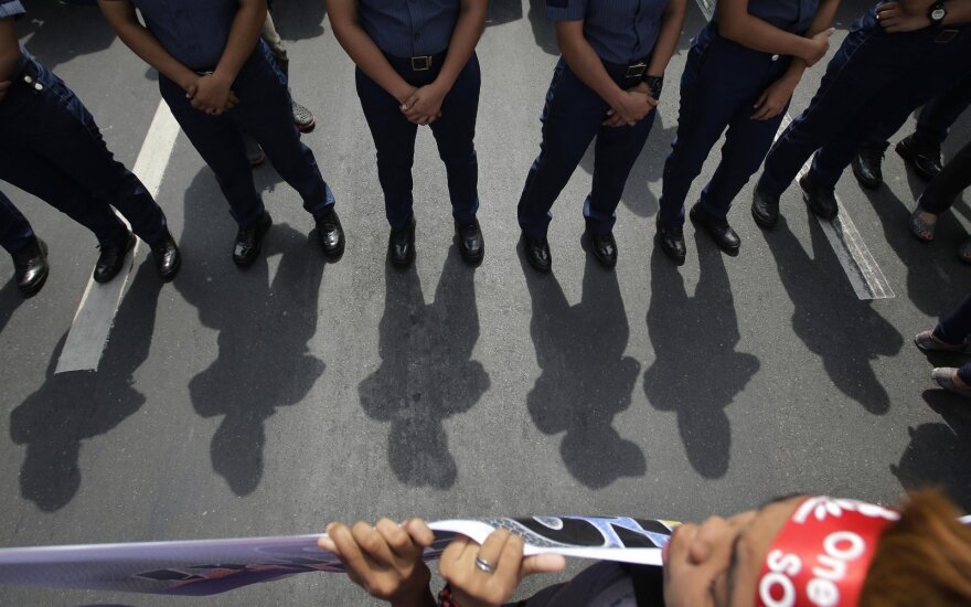 Filipinuose per susirėmimą su kovos su narkotikais policija žuvo meras ir dar 9 žmonės