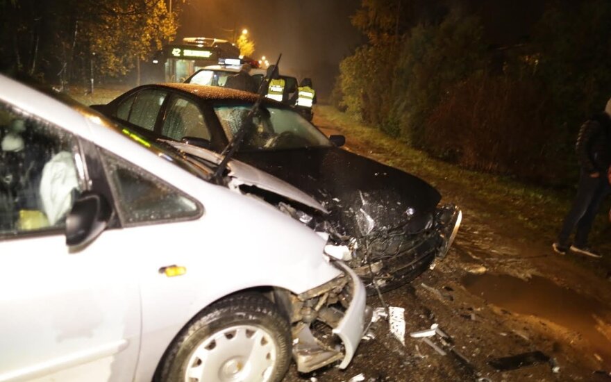 Vilniuje prieš eismą išvažiavęs girtas vairuotojas sukėlė avariją