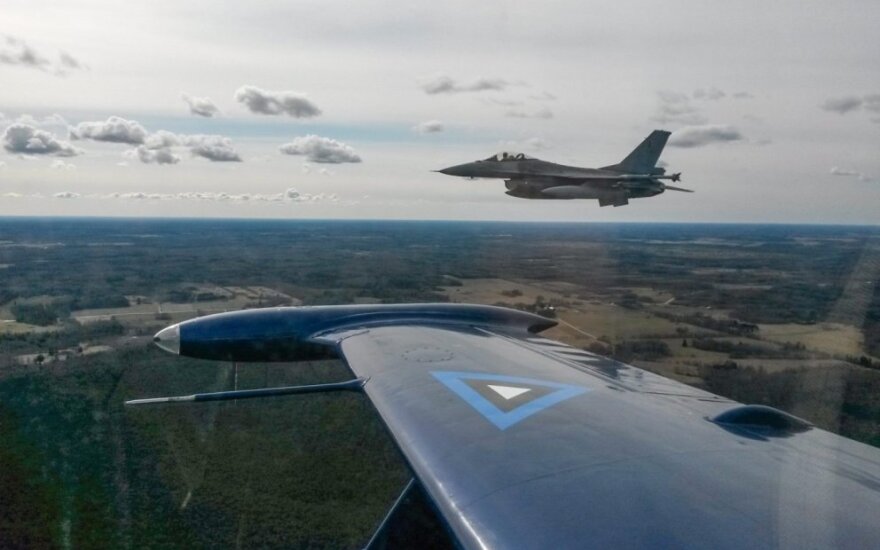 NATO naikintuvai virš Baltijos jūros lydėjo 32 Rusijos orlaivius
