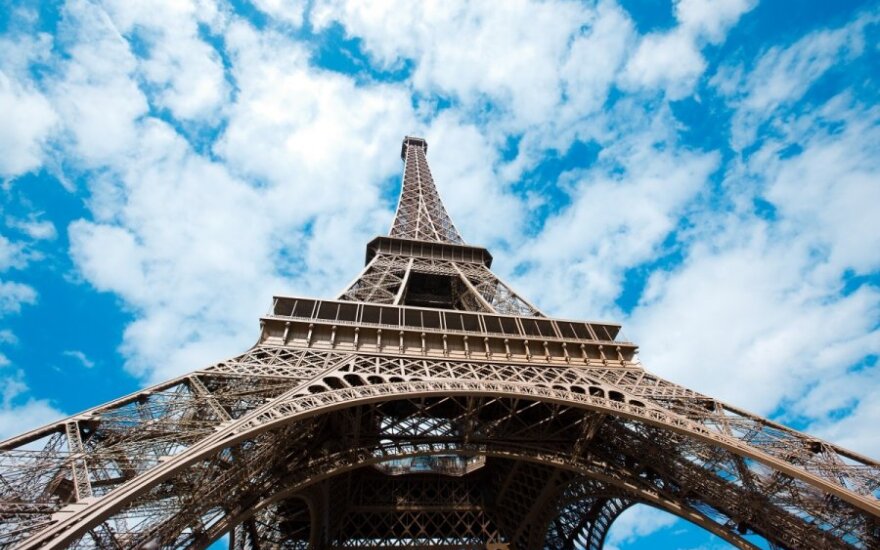 Turistas iš Lenkijos paralyžiavo Eifelio bokšto darbą
