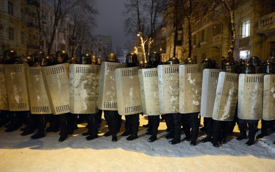 Kijevas: po naktinių valymų jėgos struktūros blokavo vyriausybės kvartalą