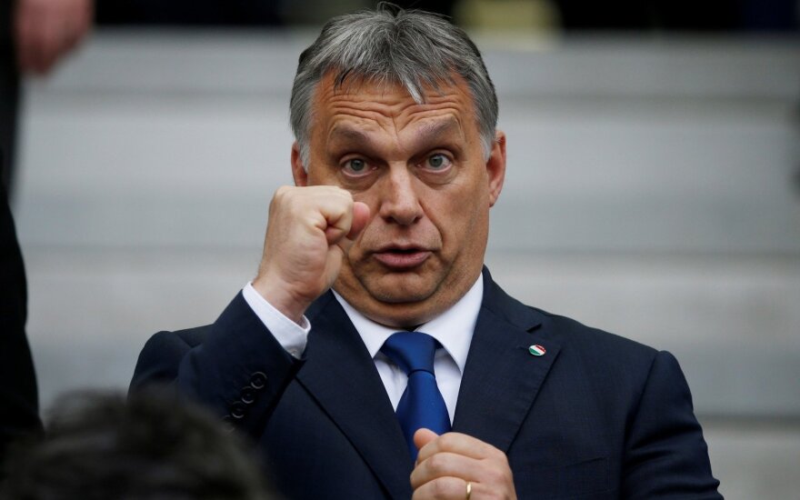 Vengrijos kairieji vienijasi prieš „visagalį“ dešiniųjų premjerą V. Orbaną