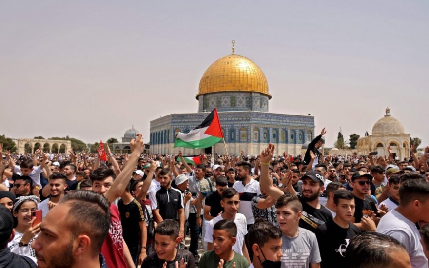 Tarp Izraelio policijos ir palestiniečių kilo naujų susirėmimų Al Aksos komplekse