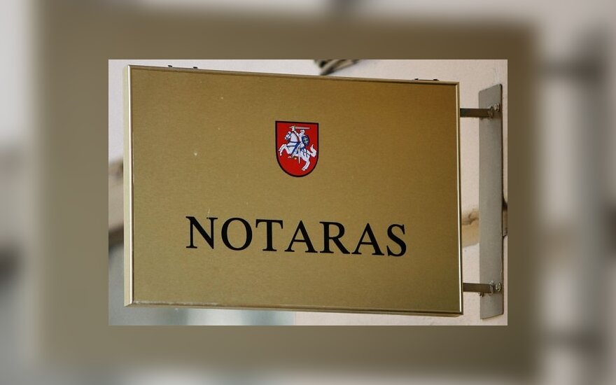 Siūloma atsisakyti biurokratine našta virtusių notarų paslaugų