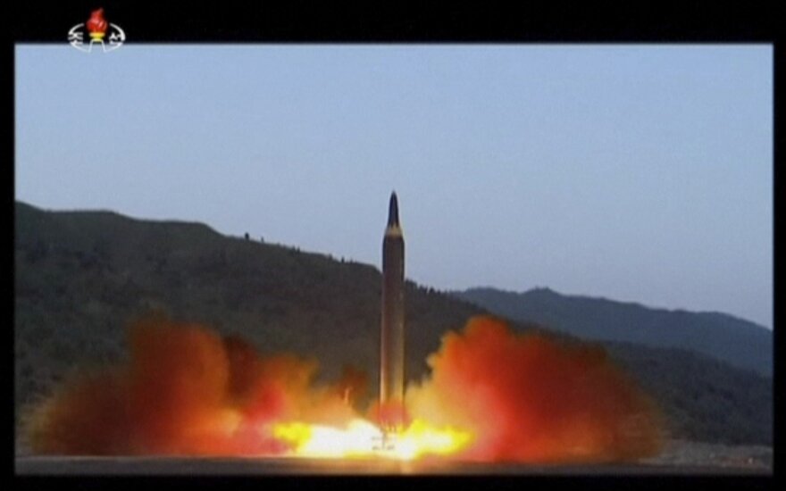 Šiaurės Korėjos išbandyta raketa galėtų smogti JAV karinėms bazėms