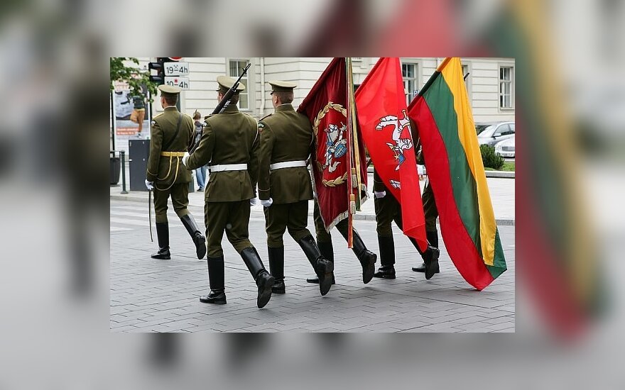 Kilus grėsmei lietuviai savo valstybės ginklu negintų