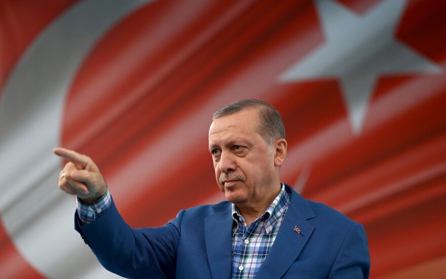 R. T. Erdoganas atmetė teiginius, kad JAV remiami kurdai atsitraukė