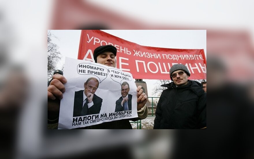 Sankt Peterburge sulaikyti protestuotojai, reikalavę D. Medvedevo atsistatydinimo