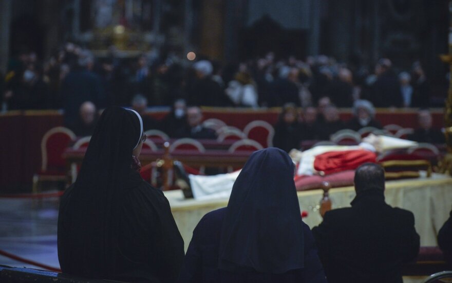 Book of condolences for Pope Benedict opens at nunciature in Vilnius