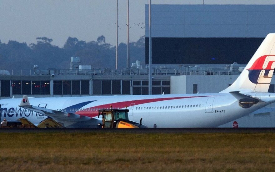 „Malaysia Airlines“ laineris neplanuotai nusileido Australijoje