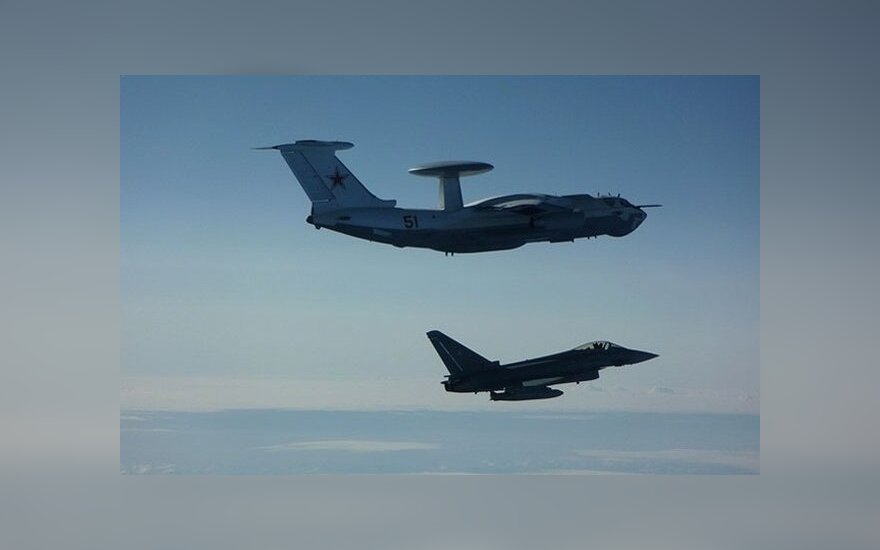 NATO naikintuvai buvo pasiųsti perimti rusų karo lėktuvo virš Baltijos jūros