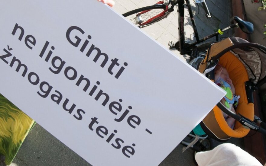 Prokurorai patikrins ikiteisminį tyrimą dėl gimdymo namuose