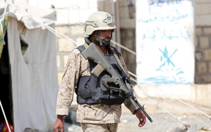 Jemene nukritus sraigtasparniui, žuvo keturi Emyratų kariai