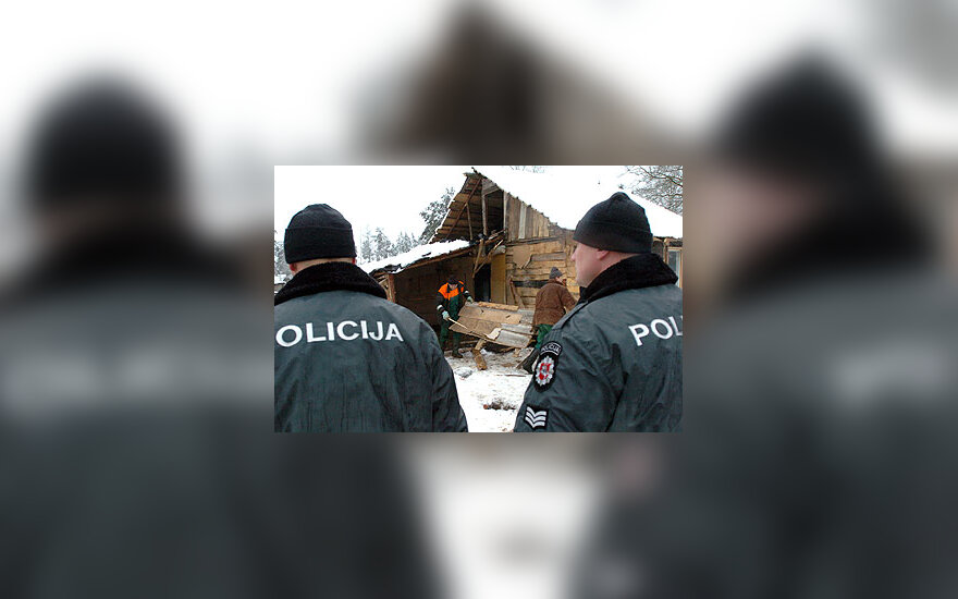 Vilniaus romų tabore griaunami nelegalūs statiniai
