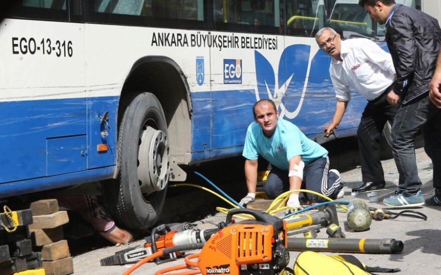 Ankaroje autobusui įsirėžus į stotelę žuvo vienuolika žmonių
