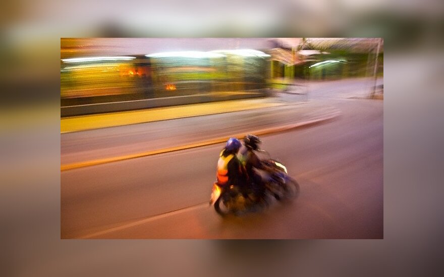 Mopedo vairuotojas dėl neatsargaus elgesio atsidūrė reanimacijoje