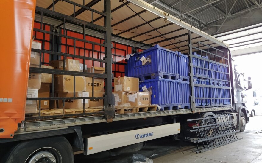 Pašto siuntas gabenusiame vilkike muitininkai aptiko beveik pusės milijono eurų vertės kontrabandą