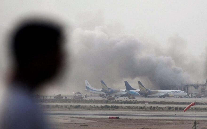 Pakistanas: per mūšius Karačio oro uoste žuvo mažiausiai 23 žmonės