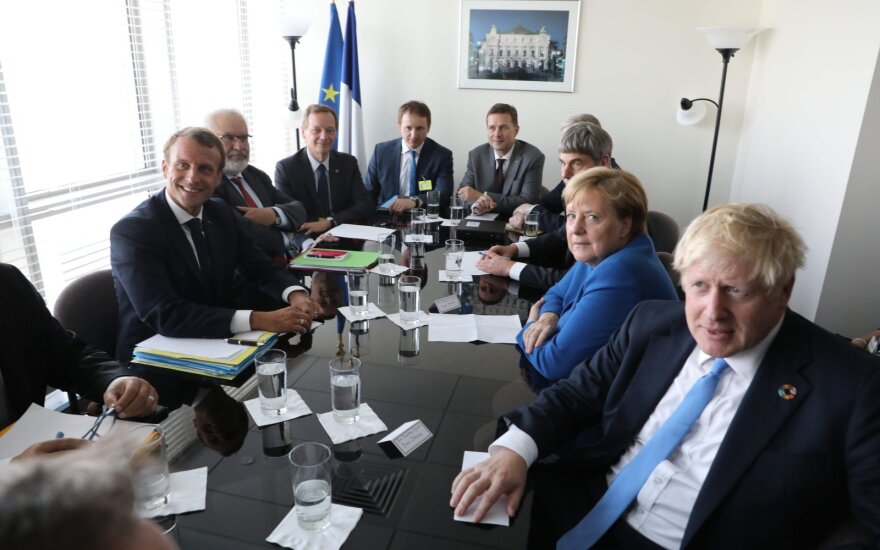 Emmanuelis Macronas, Angela Merkel, Borisas Johnsonas