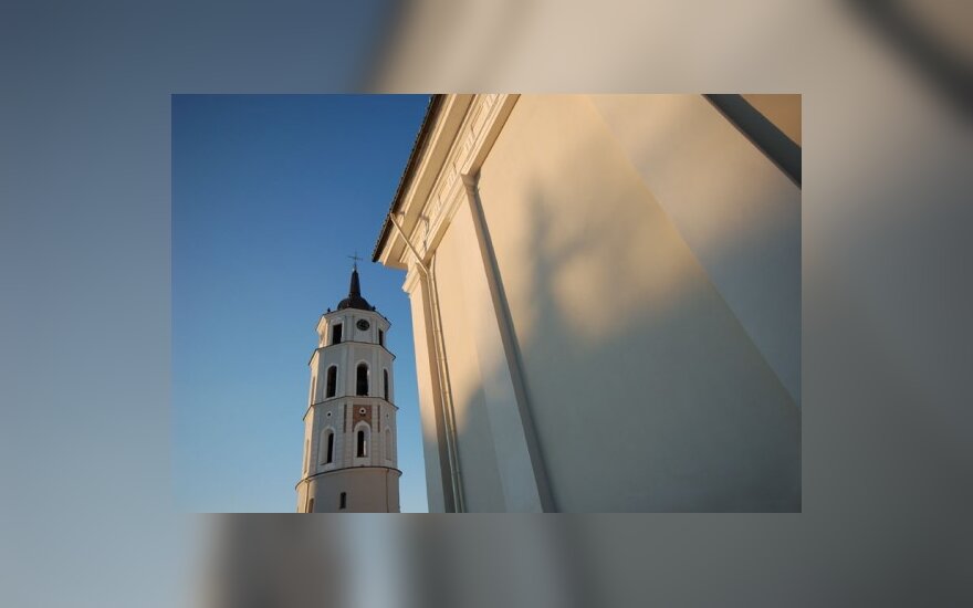 Šaltiniai: velionio prezidento A.M.Brazausko karstas į bažnyčią nebus nešamas dėl jo šeiminės padėties