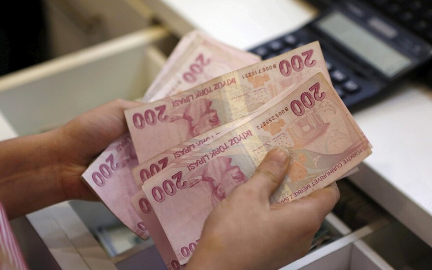 Turkijos centrinis bankas mažina palūkanų normą nepaisydamas sparčiai augančios infliacijos