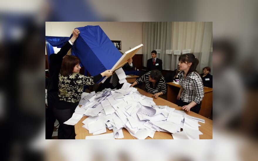 Moldovoje perskaičiavus parlamento rinkimų balsalapius, mandatų pasiskirstymas nepasikeitė