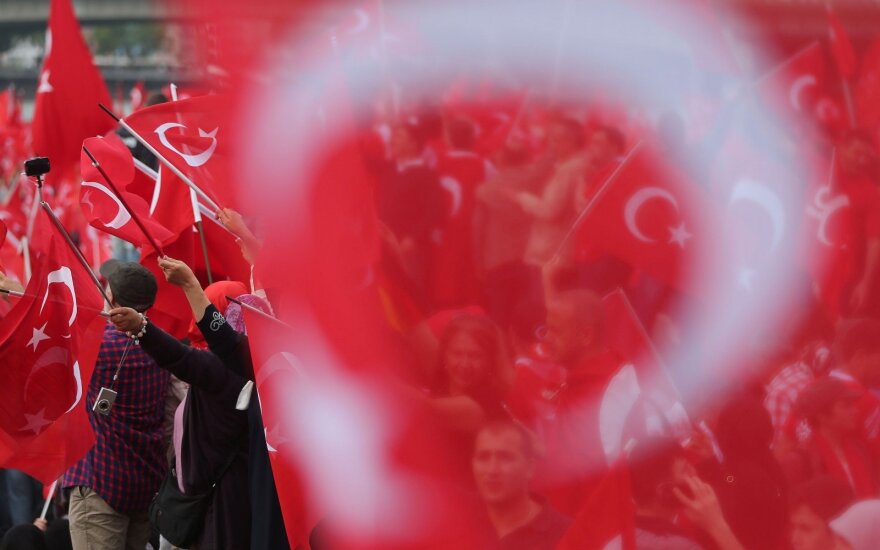 Turkijoje netikėtai atsistatydino vidaus reikalų ministras