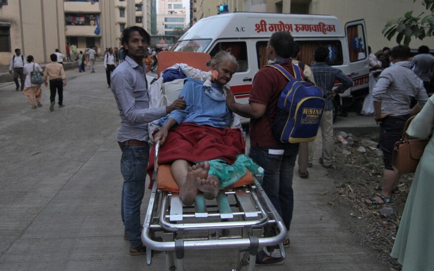Dėl gaisro evakuojama Mumbajaus ligoninė