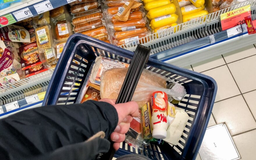 Gruodį pigiausių maisto produktų vidutinis krepšelis brango 2,4 proc.