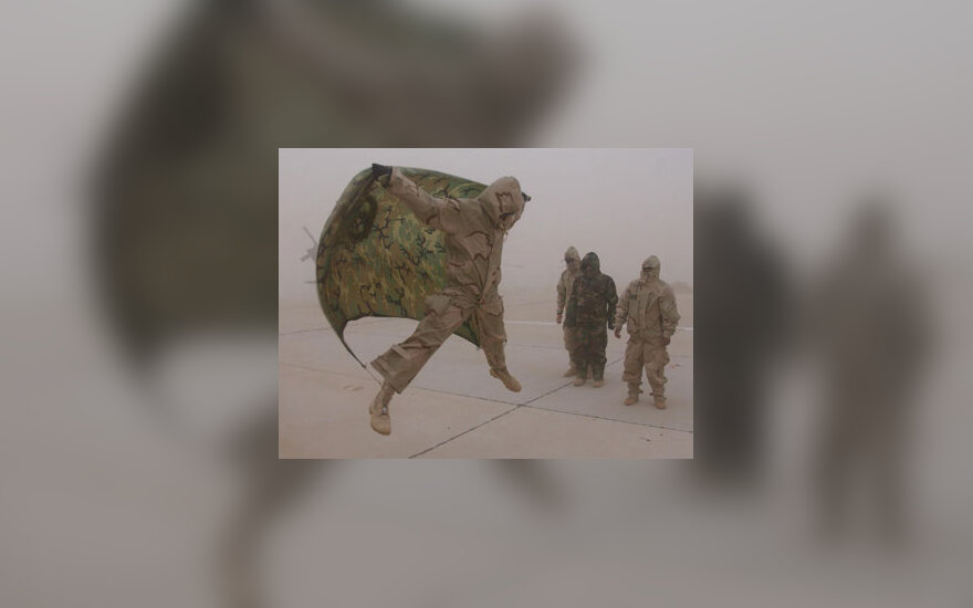 JAV kariai per smėlio audrą išbandė vėjo jėgą