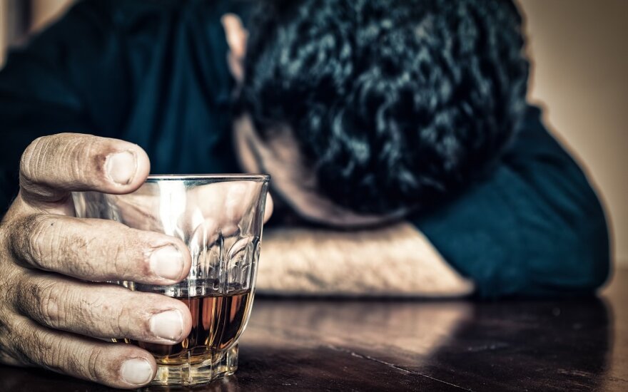 Nuo birželio gali būti pradėtas taikyti priverstinis gydymas nuo alkoholizmo