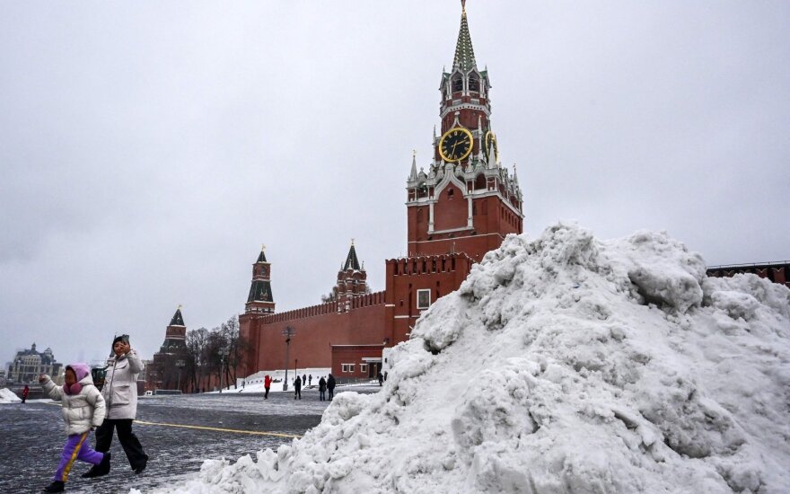 Kremlius siunta dėl Vakarų paramos Ukrainai: jie pasigailės
