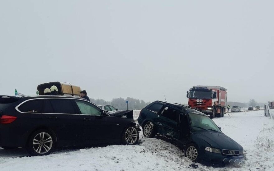 Skaudi eismo nelaimė Anykščių rajone – susidūrė BMW ir „Audi “, žuvo moteris