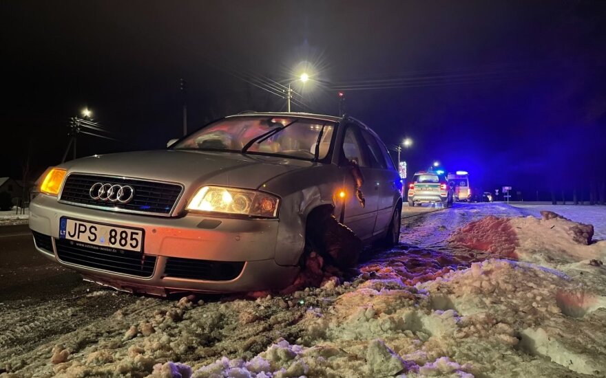 Širvintose avariją sukėlusi girta vairuotoja važiavo su 6 mėnesių kūdikiu ir girtu vyru