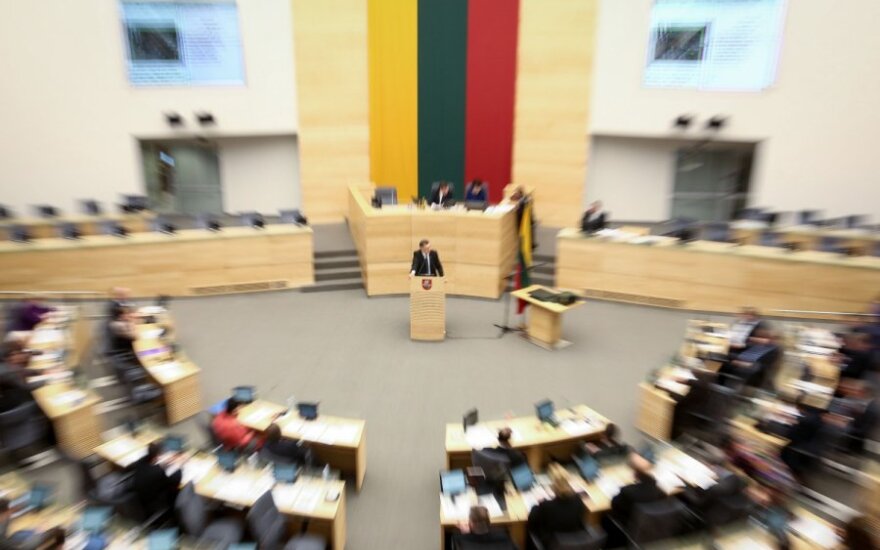 Parlamentarai baigė pratęstą rudens sesiją