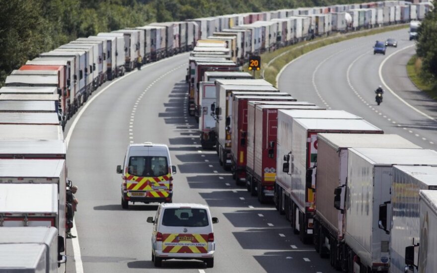 Dėl migrantų protestų Kalė uoste užblokuota beveik 10 tūkst. sunkvežimių