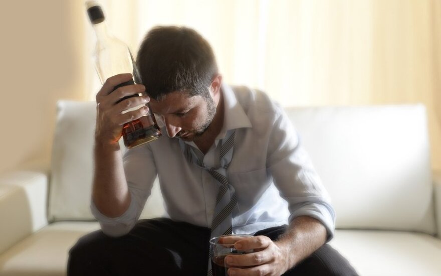Tyrimas atskleidė, kas lietuvius skatina vartoti alkoholį: rezultatai nustebino