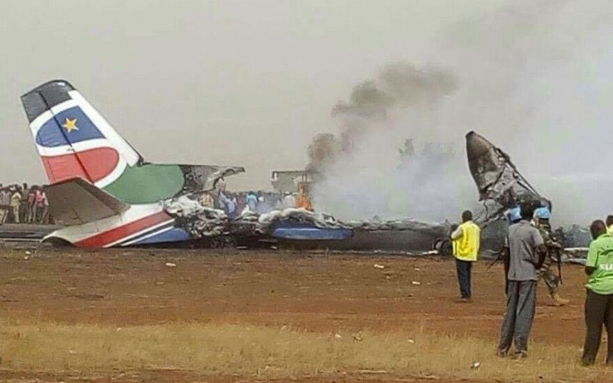Pietų Sudane nukrito keleivinis lėktuvas