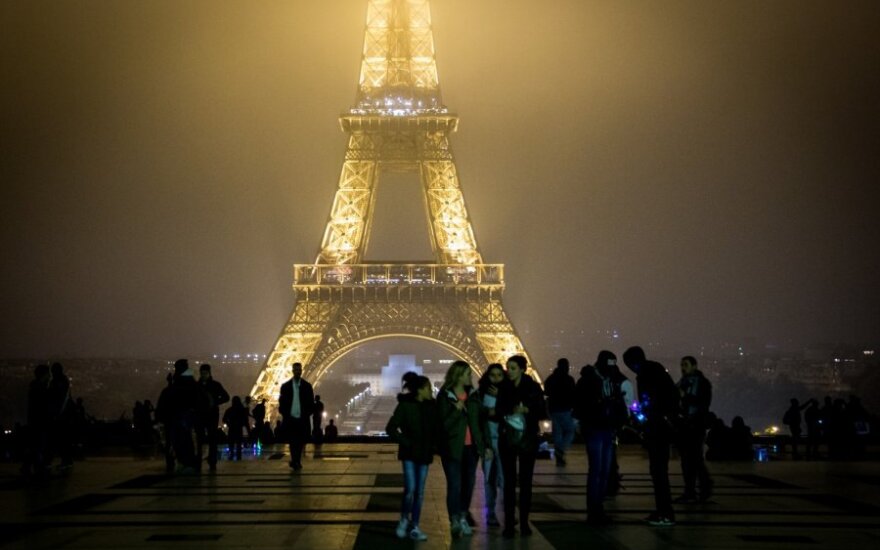 Prancūzija ketina uždrausti parlamentarams samdyti savo šeimos narius