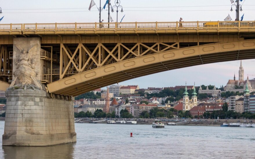 Vakarinis Budapeštas iš laivo Dunojaus upėje