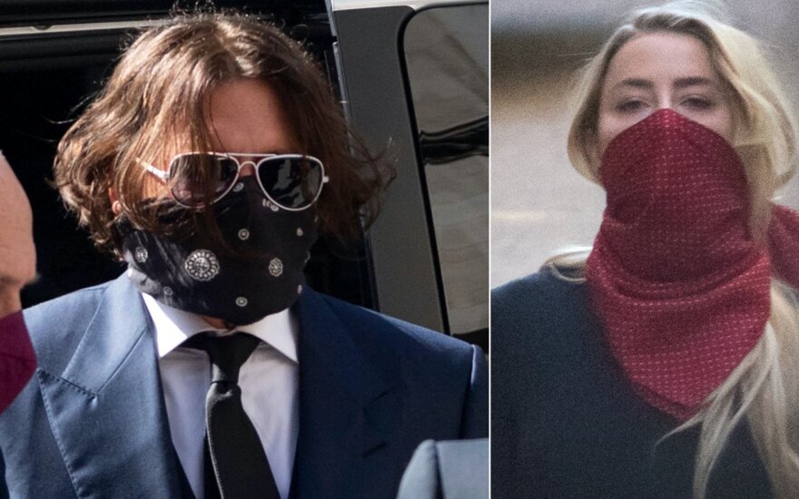 Johnny Deppas ir Amber Heard atvyko į teismą Londone